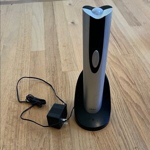 Cordless operation OSTER Model 4207&4208 Silver & Black Electric Wine Opener Set